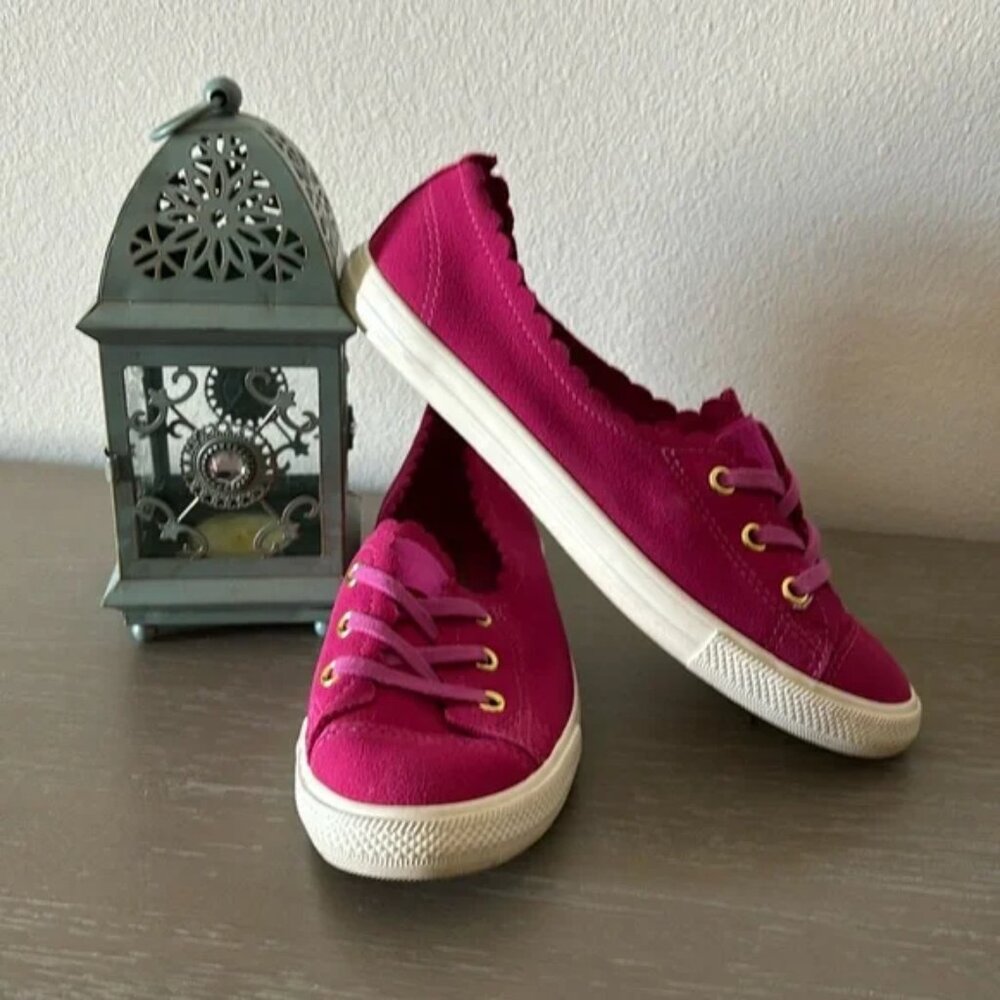 Converse Scallop Trim Suede Slip On Sneakers 💕 Womens Size 7